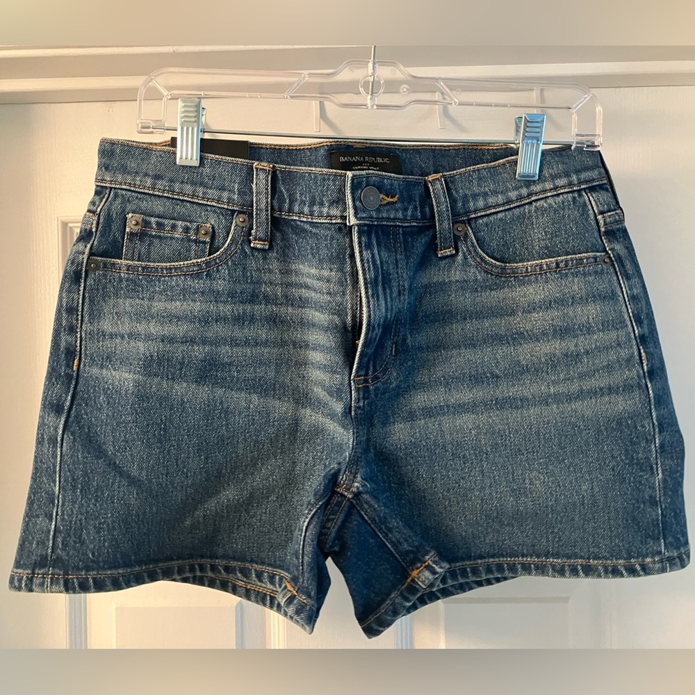 Banana Republic Mid Rise Classic Shorts